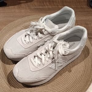 New Balance Women's Cream Sneakers